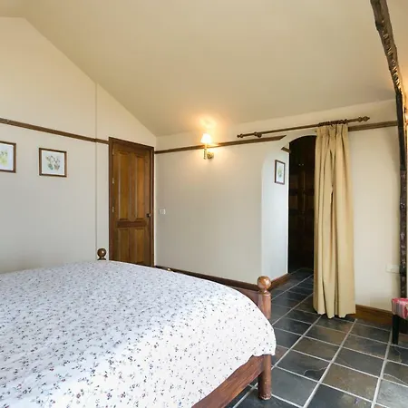 Casitas Uvas Y Vinas