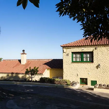 Casitas Uvas Y Vinas