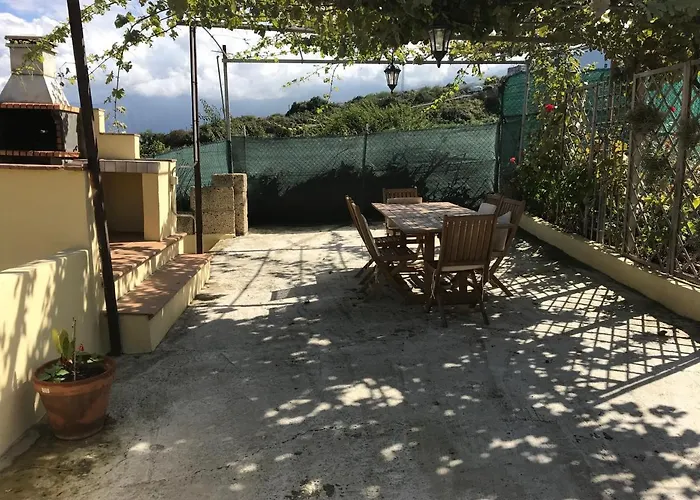 Casitas Uvas Y Vinas * לוס ריאלחוס