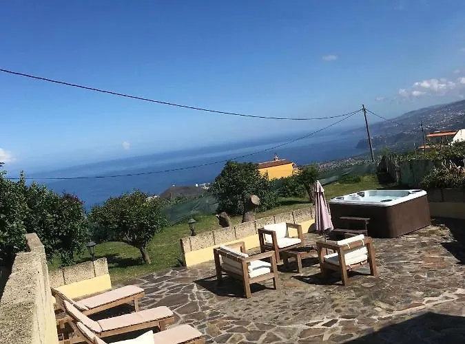 Casitas Uvas Y Vinas * לוס ריאלחוס