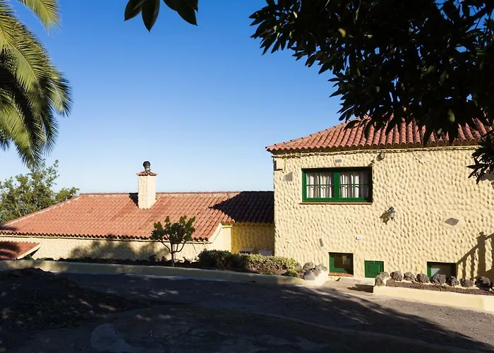 Casitas Uvas Y Vinas